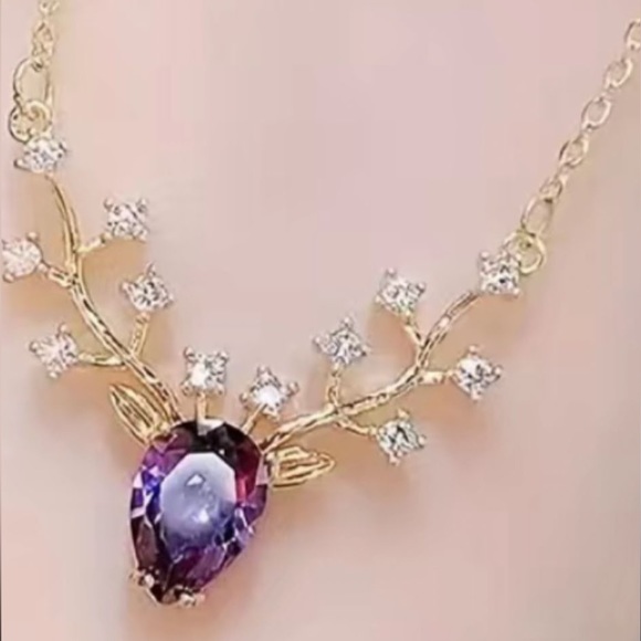 Elegant necklace with Purple Stone and crystal clustered Stones - Picture 4 of 8